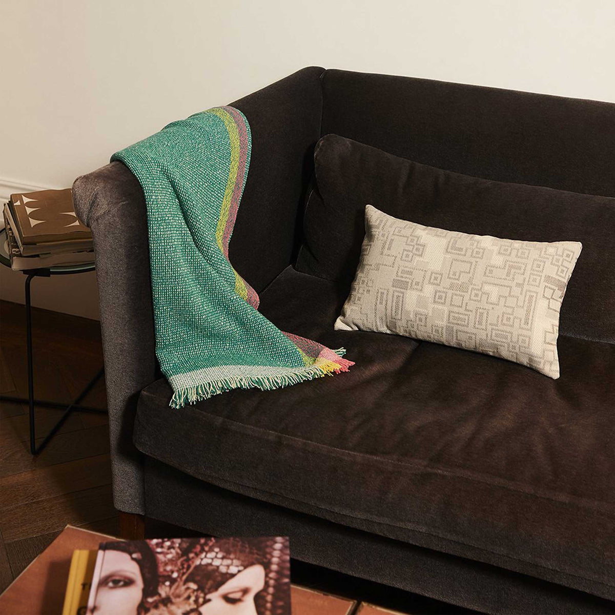 INTEGRATE THROW INTUITION | Green THROW BLANKET | 180x140 cm | 100% Merino Wool | Cristian Zuzunaga