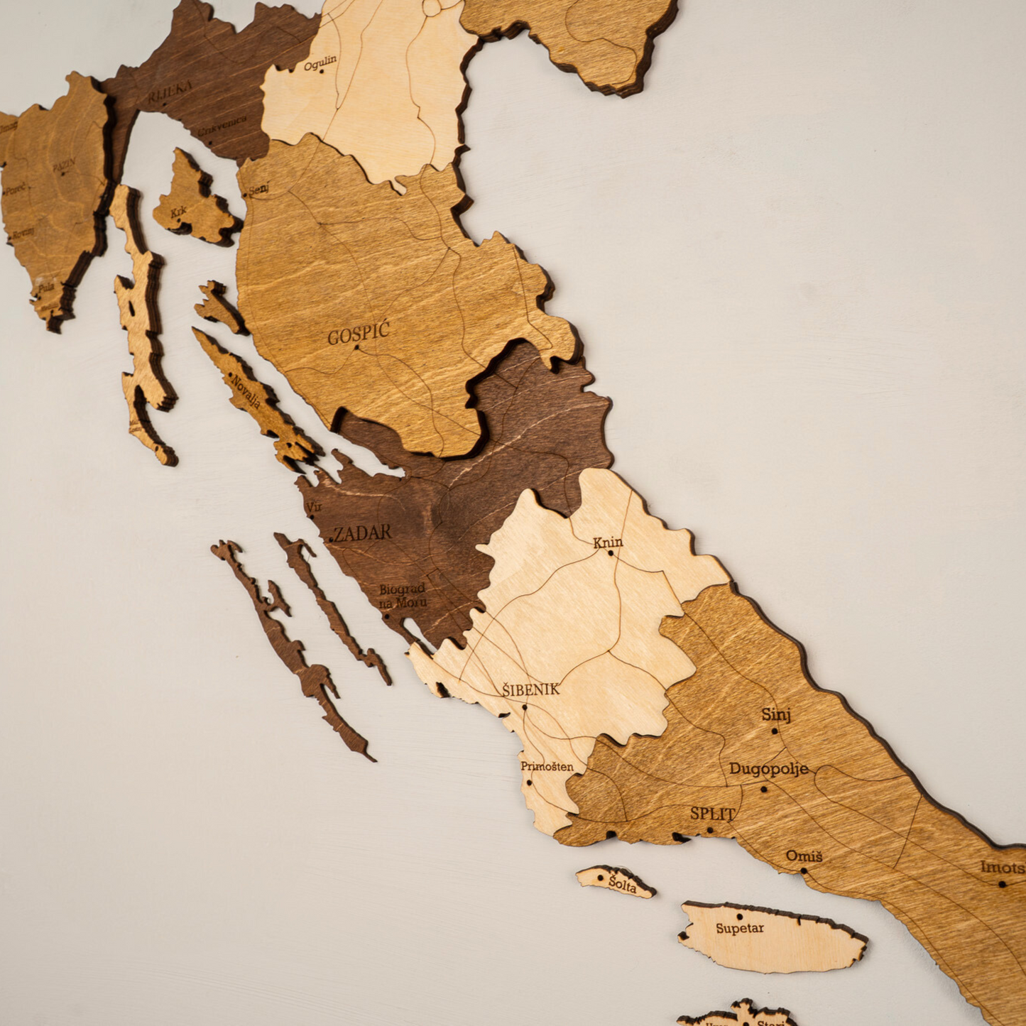 Rustic Wood Map of Croatia – Artistic Wall Art for Modern Interiors
