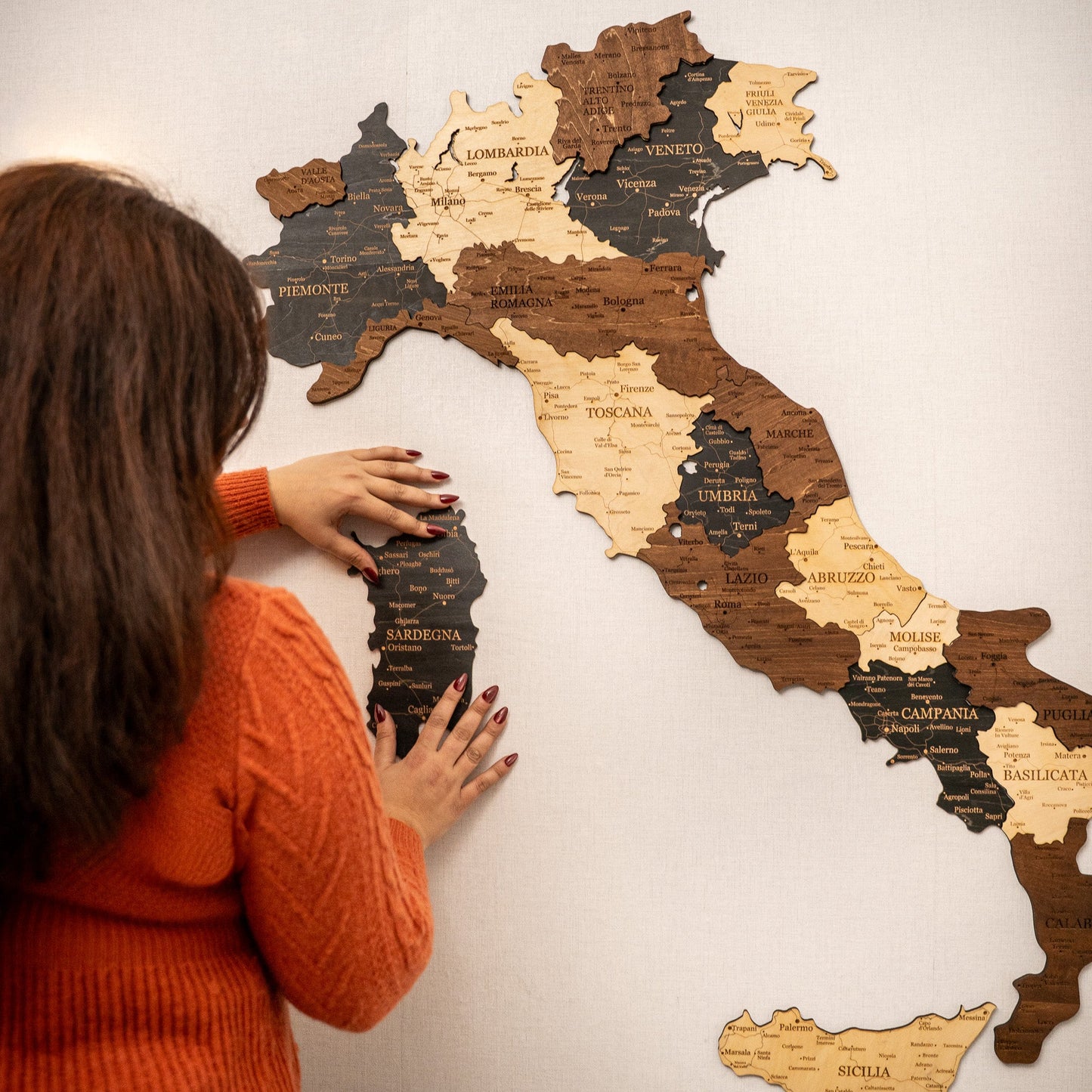 Rustic Wood Map of Italy – Artistic Wall Art for Modern Interiors