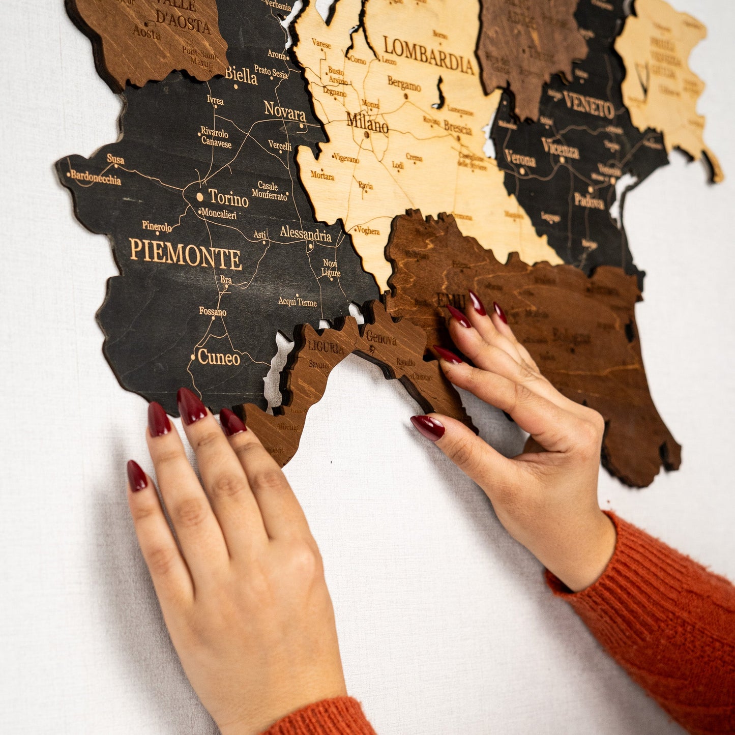 Rustic Wood Map of Italy – Artistic Wall Art for Modern Interiors