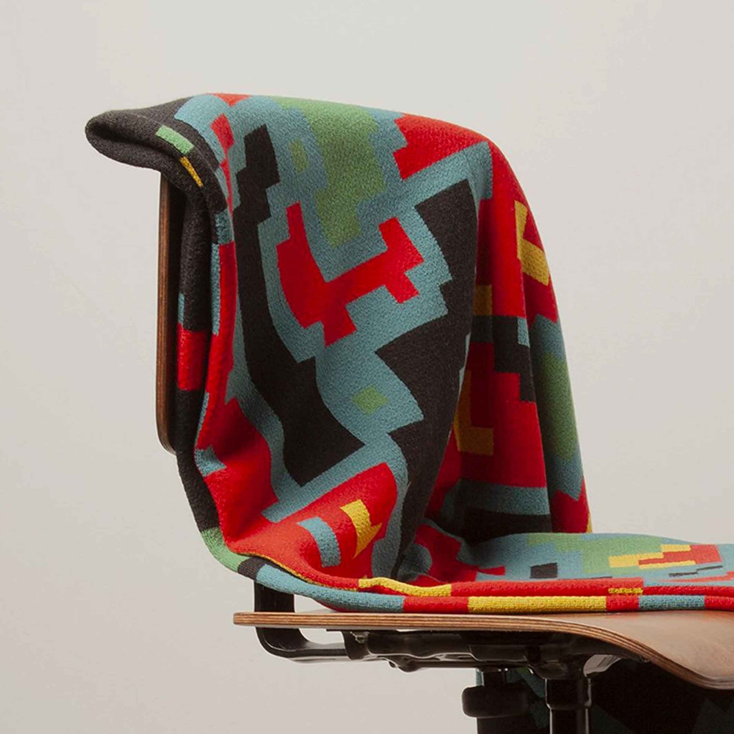DIGITAL SUNRISE | THROW BLANKET | 185x140 cm | Merino Wool & Silk | Cristian Zuzunaga