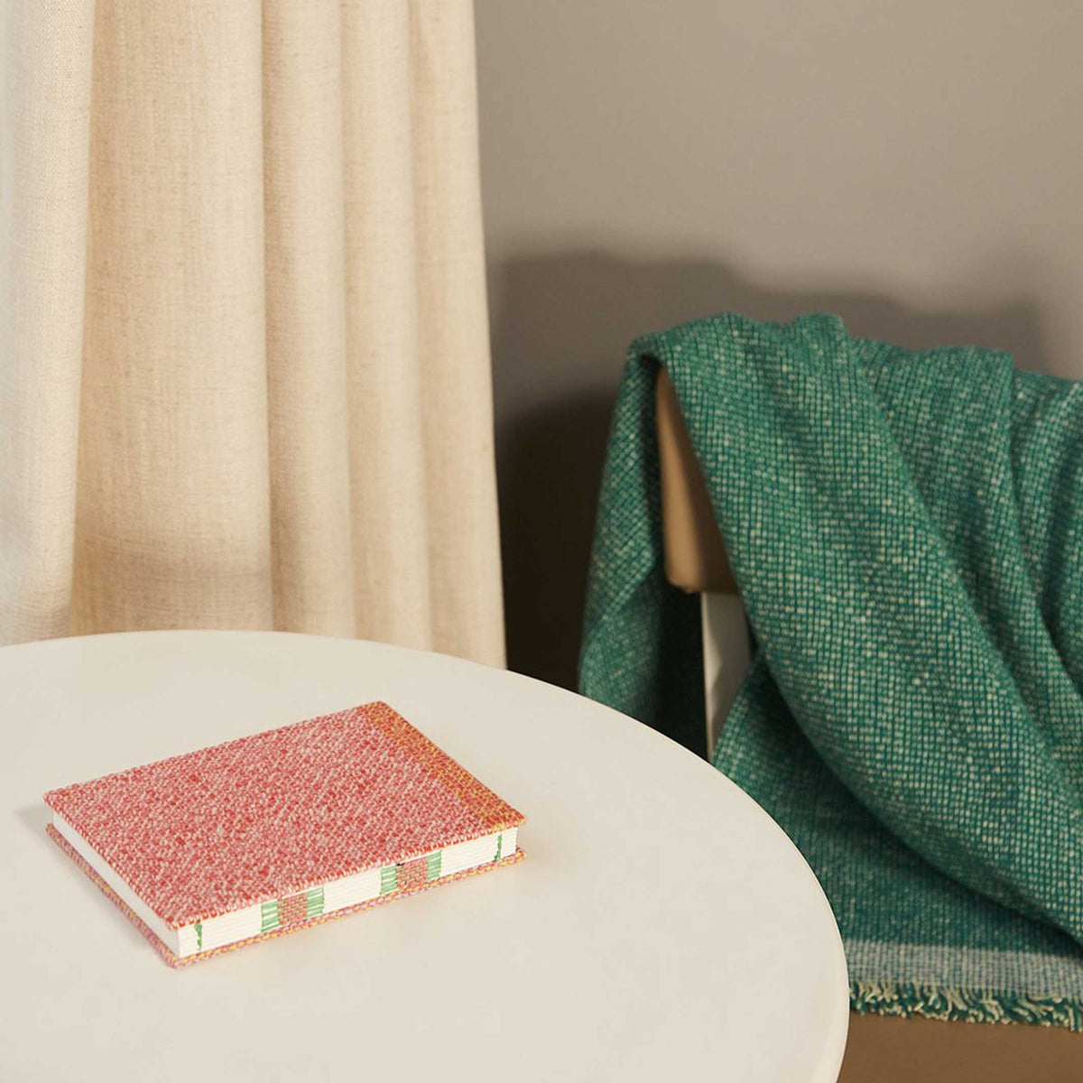 INTEGRATE THROW INTUITION | Green THROW BLANKET | 180x140 cm | 100% Merino Wool | Cristian Zuzunaga