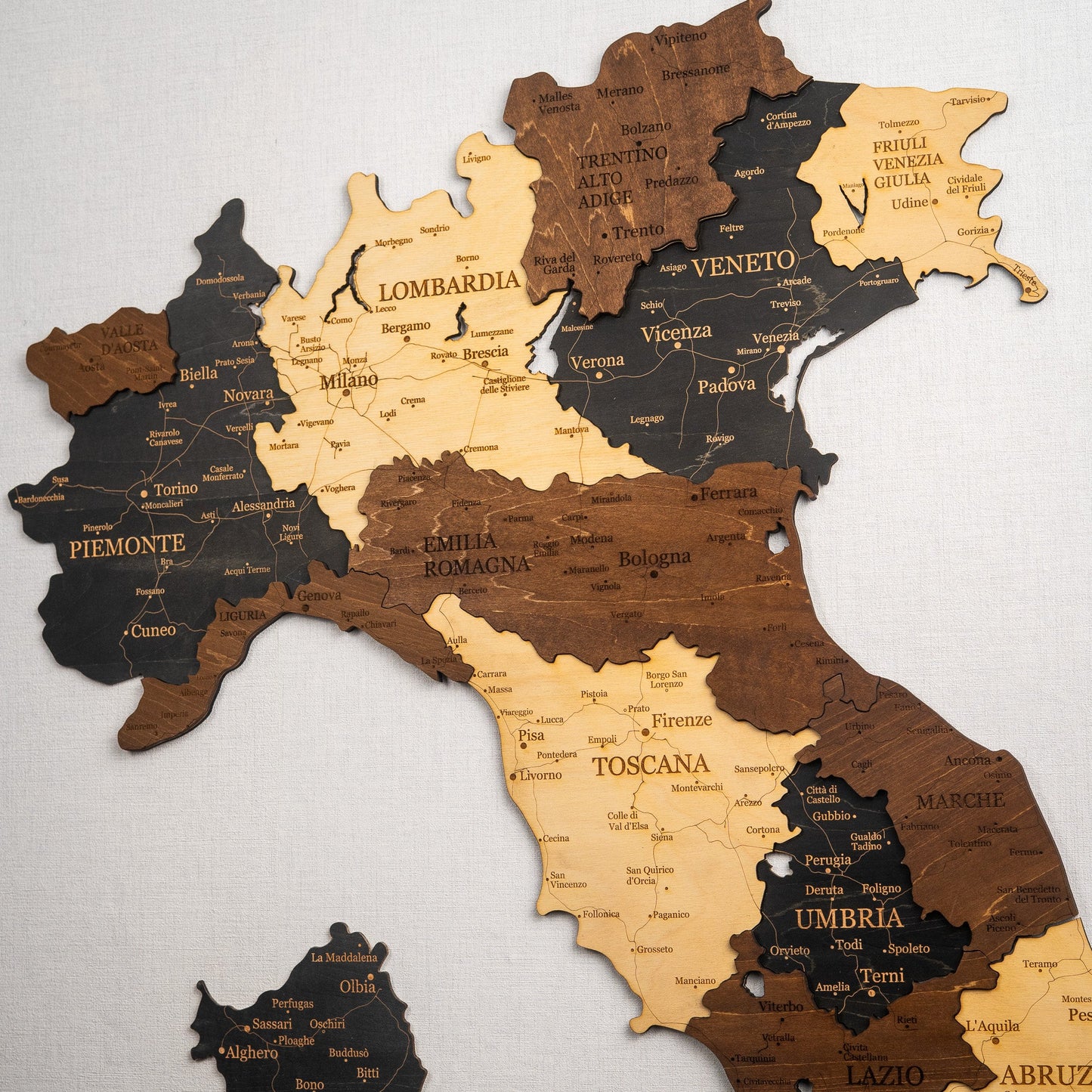 Rustic Wood Map of Italy – Artistic Wall Art for Modern Interiors
