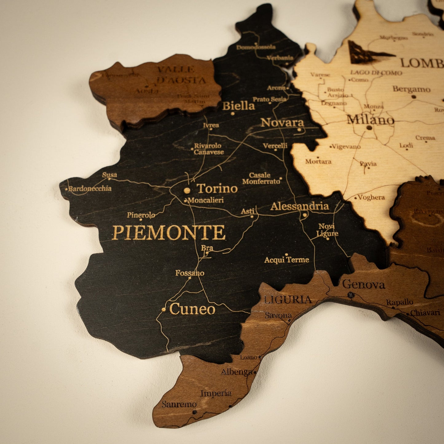 Rustic Wood Map of Italy – Artistic Wall Art for Modern Interiors