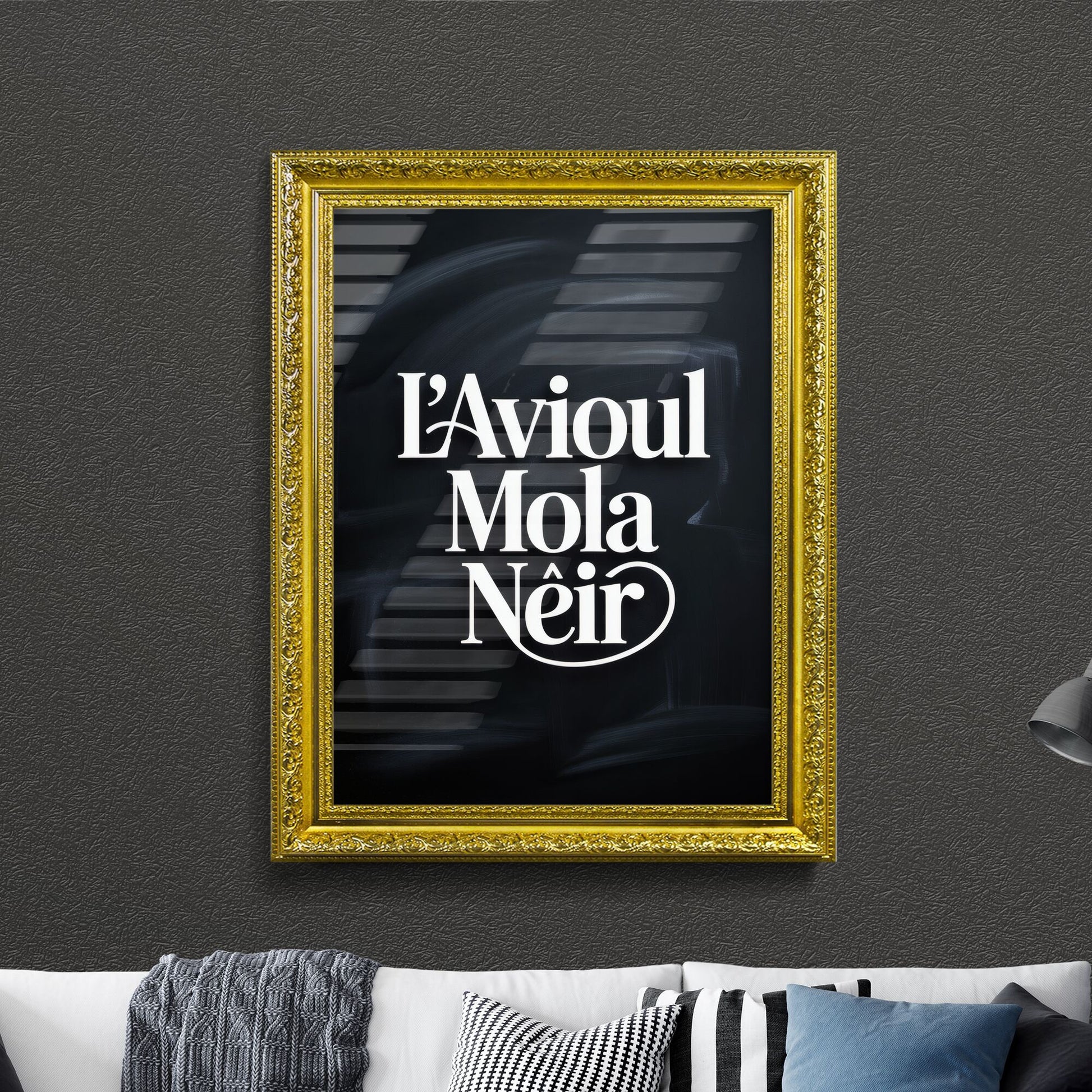 Elegant Typography on Chalkboard Background: L'Avioul Mola Nêir Design Concept for Creative Projects.