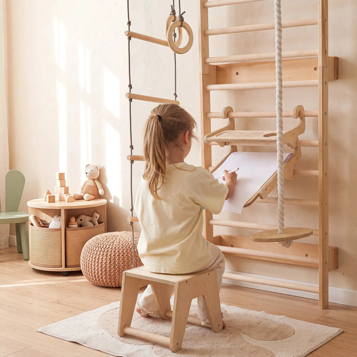 Staffelei mit Kinderstuhl – Perfekt für Indoor Klettergerüst